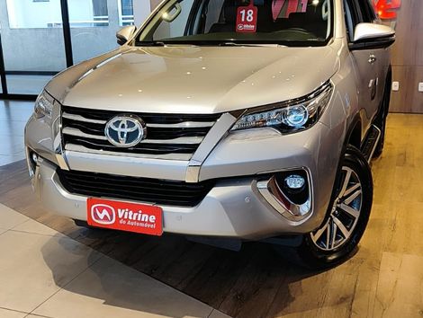 Toyota Hilux SW4 SRX 4x4 2.8 TDI 16V Dies. Aut.