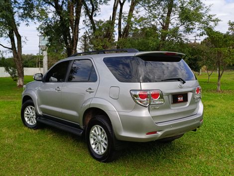 Toyota Hilux SW4 SR 4x2 2.7/ 2.7 Flex 16V Aut.