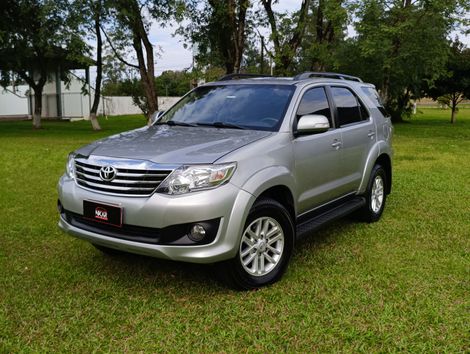 Toyota Hilux SW4 SR 4x2 2.7/ 2.7 Flex 16V Aut.