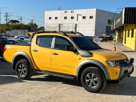 Mitsubishi L200 Triton Savana 3.2 CD TBI Dies. Mec.