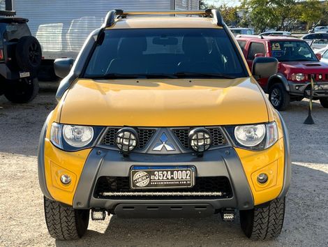 Mitsubishi L200 Triton Savana 3.2 CD TBI Dies. Mec.