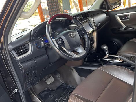 Toyota Hilux SW4 SR 4x2 2.7/ 2.7 Flex 16V Aut.