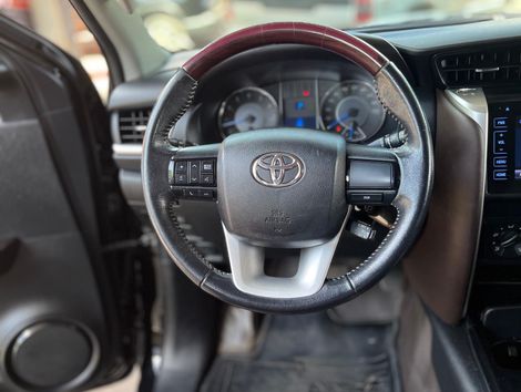 Toyota Hilux SW4 SR 4x2 2.7/ 2.7 Flex 16V Aut.