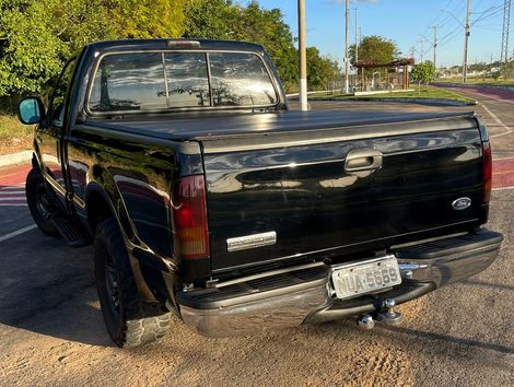 Ford F-250 XLT 3.9 4x2 Diesel TB