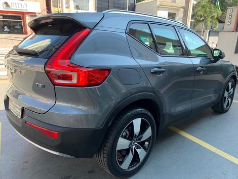 Volvo XC 40 T-5 MOMENTUM 2.0 252cv AWD