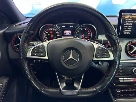 Mercedes CLA-250 Sport 4MATIC 2.0 16V 211cv Aut.