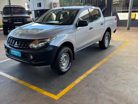 Mitsubishi L200 Tri. Outd. GLX 2.4 CD 4x4 Die. Mec.