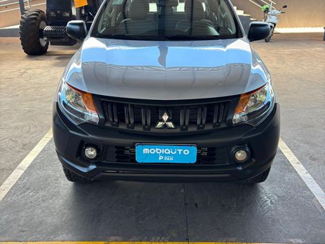 Mitsubishi L200 Tri. Outd. GLX 2.4 CD 4x4 Die. Mec.