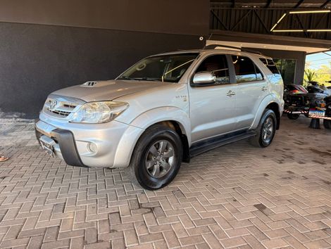 Toyota Hilux SW4 SRV D4-D 4x4 3.0 TDI Dies. Aut