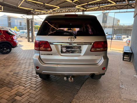 Toyota Hilux SW4 SRV D4-D 4x4 3.0 TDI Dies. Aut