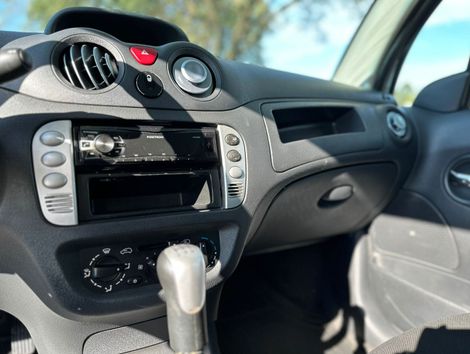 Citroën C3 GLX 1.4/ GLX Sonora 1.4 Flex 8V 5p