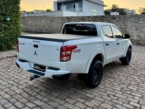Mitsubishi L200 Tri. Outd. GLX 2.4 CD 4x4 Die. Mec.