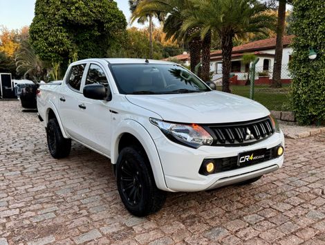 Mitsubishi L200 Tri. Outd. GLX 2.4 CD 4x4 Die. Mec.