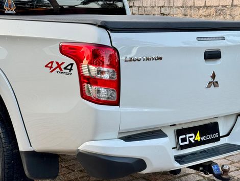 Mitsubishi L200 Tri. Outd. GLX 2.4 CD 4x4 Die. Mec.