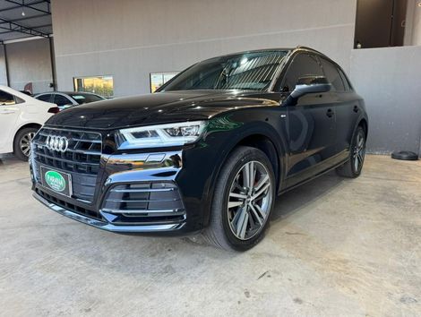 Audi Q5 Black 2.0 TFSI Quattro S tronic