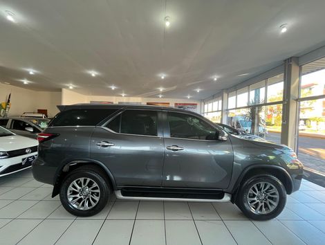 Toyota Hilux SW4 SRX 4x4 2.8 TDI 16V Dies. Aut.