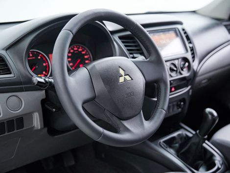 Mitsubishi L200 Tri. Outd. GLX 2.4 CD 4x4 Die. Mec.