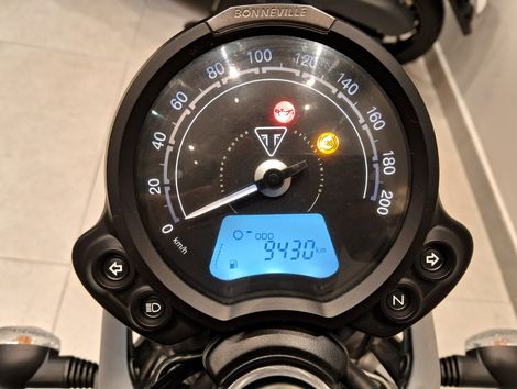 TRIUMPH STREET  TWIN 900cc