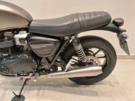 TRIUMPH STREET  TWIN 900cc