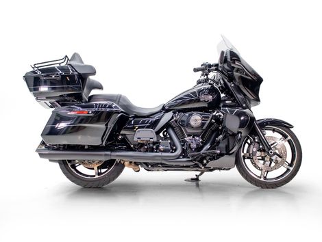 Harley STREET GLIDE ULTRA FLHXU
