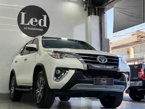 Toyota Hilux SW4 SRV 4x2 2.7 Flex 16V Aut.