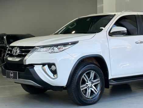 Toyota Hilux SW4 SRV 4x2 2.7 Flex 16V Aut.