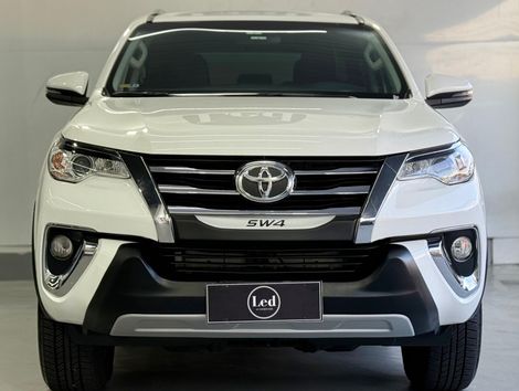 Toyota Hilux SW4 SRV 4x2 2.7 Flex 16V Aut.