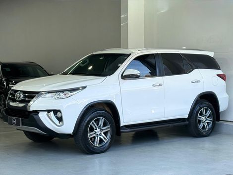 Toyota Hilux SW4 SRV 4x2 2.7 Flex 16V Aut.