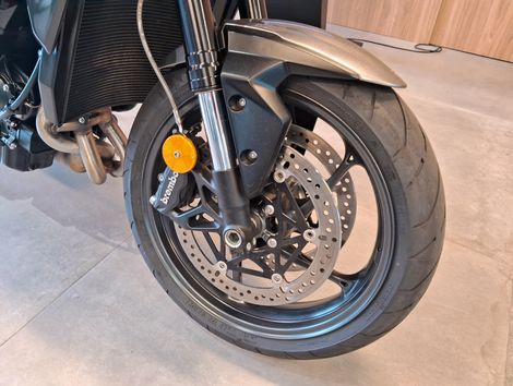 TRIUMPH STREET TRIPLE 765 R