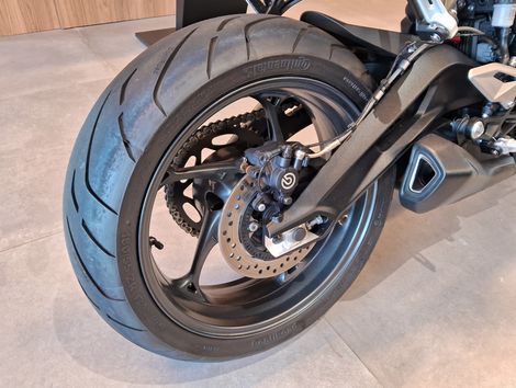 TRIUMPH STREET TRIPLE 765 R