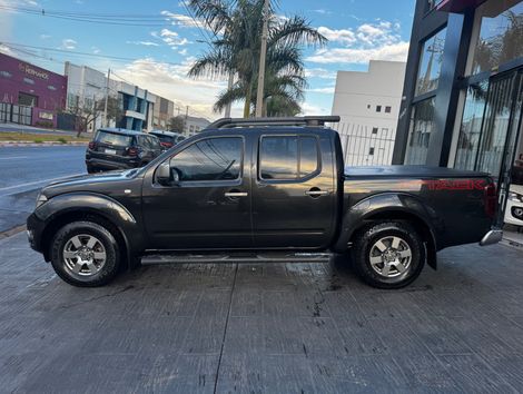 Nissan Frontier SV AT. CD 4x4 2.5 TB Dies. Aut.