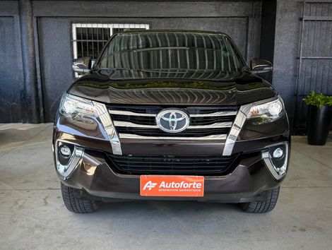 Toyota Hilux SW4 SRX 4x4 2.8 TDI 16V Dies. Aut.