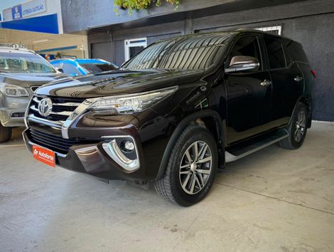 Toyota Hilux SW4 SRX 4x4 2.8 TDI 16V Dies. Aut.