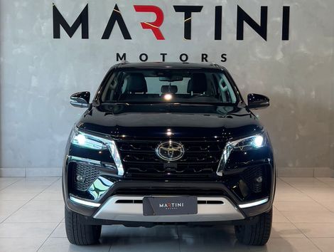 Toyota Hilux SW4 SRX 4x4 2.8 TDI 16V Dies. Aut.