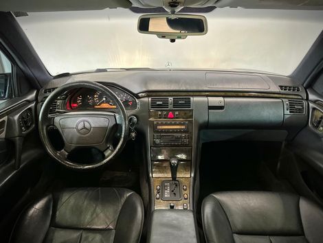 Mercedes E-320 Avantgarde