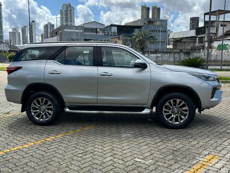 Toyota Hilux SW4 SRX 4x4 2.8 TDI 16V Dies. Aut.