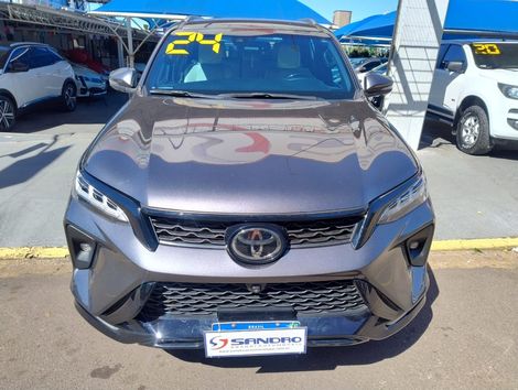 Toyota Hilux SW4 Diamond 2.8 TB 4x4 Die. Aut.
