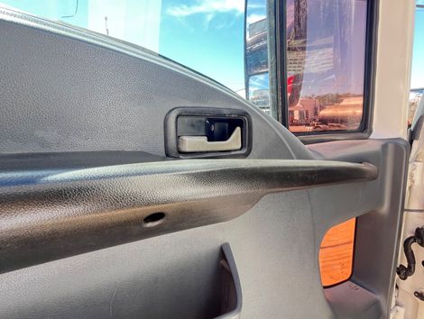 FORD CARGO 2428 E T 3-Eixos 2p (diesel)