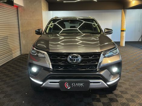 Toyota Hilux SW4 SRX 4x4 2.8 TDI 16V Dies. Aut.