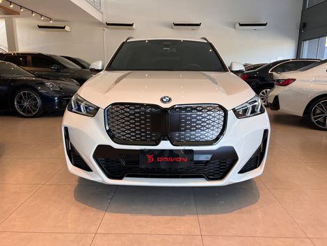 BMW iX 1 xDrive 30 M Sport (Elétrico)