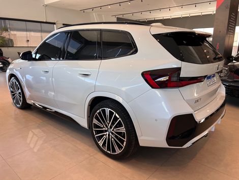 BMW iX 1 xDrive 30 M Sport (Elétrico)