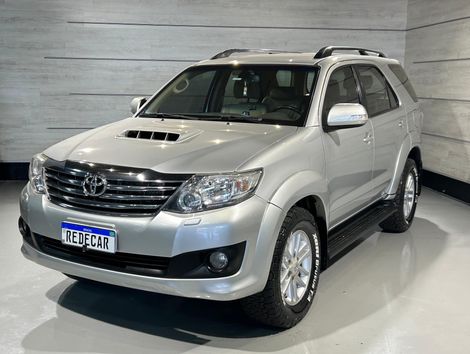 Toyota Hilux SW4 SRV D4-D 4x4 3.0 TDI Dies. Aut