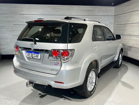 Toyota Hilux SW4 SRV D4-D 4x4 3.0 TDI Dies. Aut