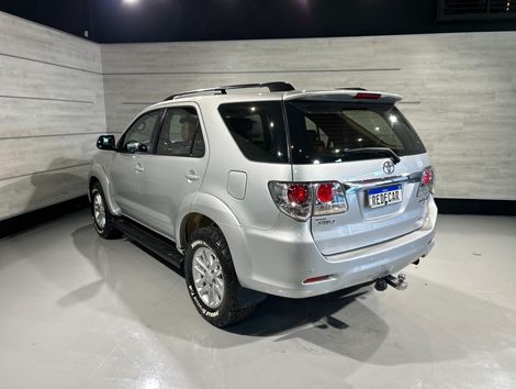 Toyota Hilux SW4 SRV D4-D 4x4 3.0 TDI Dies. Aut