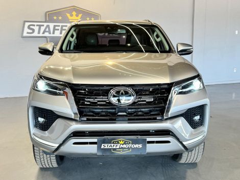 Toyota Hilux SW4 SRX 4x4 2.8 TDI 16V Dies. Aut.