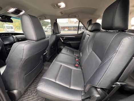 Toyota Hilux SW4 SRX 4x4 2.8 TDI 16V Dies. Aut.