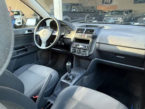 VolksWagen Polo Sedan 1.6 Mi Total Flex 8V 4p