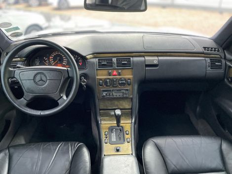 Mercedes E-320 Avantgarde