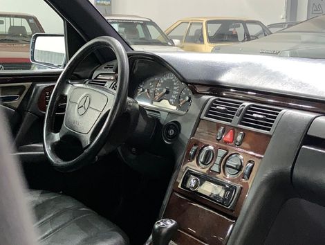 Mercedes E-320 3.2 Elegance