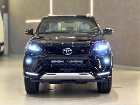 Toyota Hilux SW4 Diamond 2.8 TB 4x4 Die. Aut.